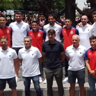Chivas y Bilbao recorren el Centro de Guadalajara