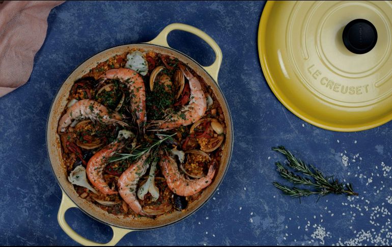 Paella de mariscos y costilla con alcachofas. ESPECIAL/MONOGRAM.