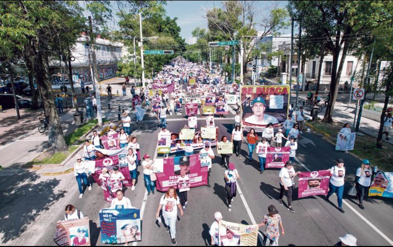 Los manifestantes marcharon de la Glorieta de los Niños Héroes hasta el Palacio de Gobierno, que se ubica en el Centro Histórico de Guadalajara. EL INFORMADOR/ A. Navarro