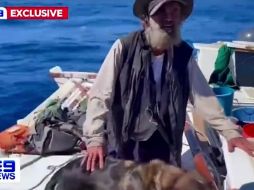 El marinero y su mascota fueron rescatados con vida tras sobrevivir durante más de dos meses a la deriva en aguas del Pacífico a base de alimentarse de pescado crudo y beber agua de lluvia. ESPECIAL 