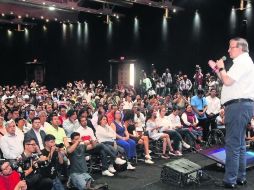 Marcelo Ebrard propone instalar aplicación para las mujeres. ESPECIAL