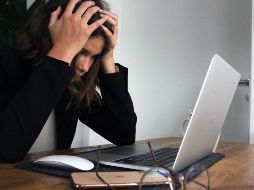 De acuerdo con la OCDE, México es el país con el mayor promedio de horas trabajadas por colaborador (2 mil 137), superando el promedio a nivel global, de mil 726. ESPECIAL / Foto de Elisa Ventur en Unsplash