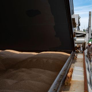 Rusia ataca el puerto de Chornomorsk y destruye 60 mil toneladas de grano