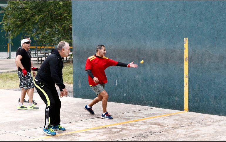 En caso de que te interese los deportes o quieras comenzar uno para evitar enfermedades a futuro y ya cuentas con tu tarjeta de Inapam, te decimos cuáles tiendas ofrecen un descuento. EL INFORMADOR / ARCHIVO