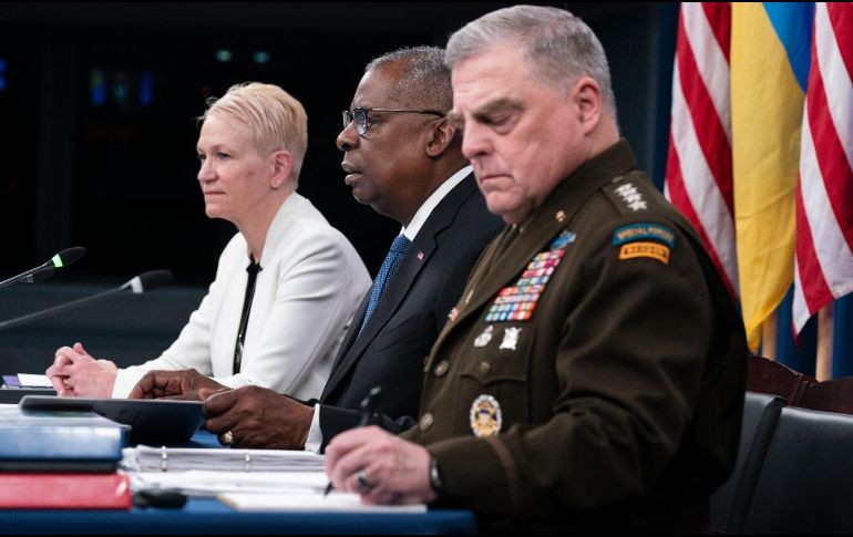 Lloyd Austin,Mark Milley,Celeste Wallander durante la reunión. AP