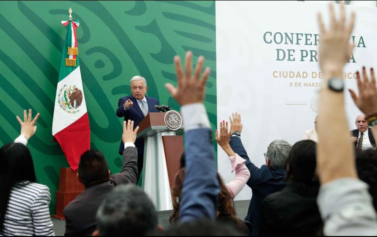 Juristas explican que este es un intento ''burdo'' por parte del Presidente para evadir las medidas cautelares dictadas por el INE, pues no puede evadir su responsabilidad, aunque un subalterno haga los señalamientos, ya que está violando el artículo 134 de la Constitución Política. SUN / ARCHIVO