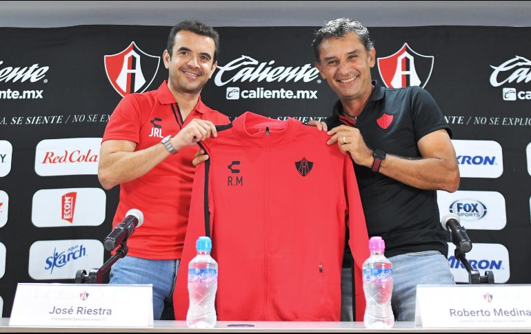 Más de un mes después, desde que se dio a conocer su llegada, fue presentado Roberto Medina. IMAGO7/Sandra Bautista