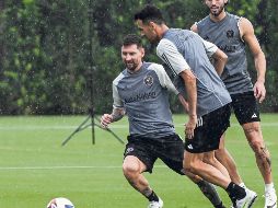 Messi y Sergio Busquets, las flamantes contrataciones del Inter Miami, podrían tener su debut hoy ante la Máquina. AFP/G. Viera