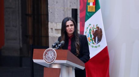 Ana Guevara entregó el pago de la beca a nadadoras, que corresponde al periodo de enero a mayo de 2023. IMAGO7