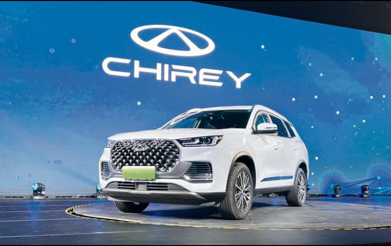 Este modelo cuenta con faros tipo “L” con tecnología LED. ESPECIAL