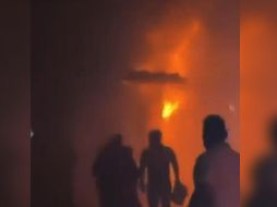 El agresor, después de ser sacado del local por trabajadores del lugar, regresó con la bomba molotov y le prendió fuego. ESPECIAL