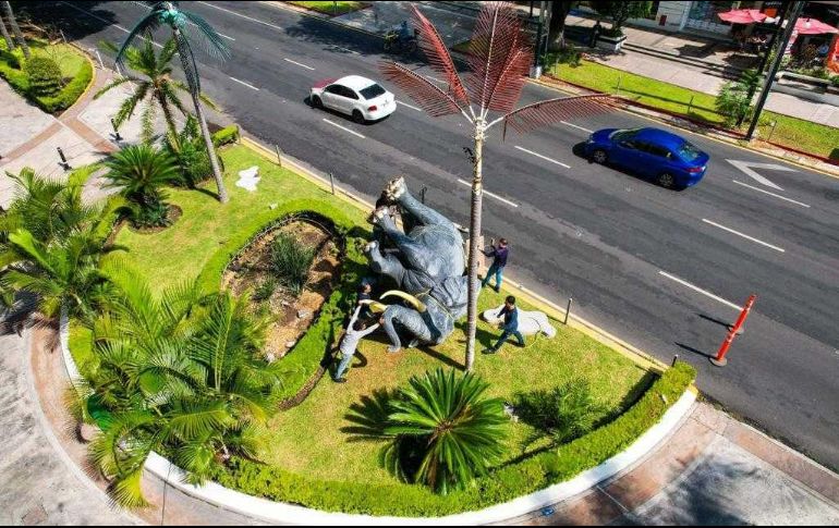 La pieza cuenta con una estructura de metal y está recubierta de polietileno, se presume que la misma pasaría unos 300 kilos. EL INFORMADOR / A. Navarro