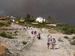 Miles de turistas fueron evacuados. ESPECIAL