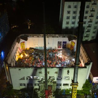 Se derrumba el techo del gimnasio de una escuela en China; hay al menos 11 muertos