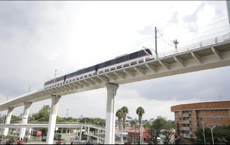 La Secretaría de Infraestructura y Obra Pública (SIOP) realiza la construcción del nodo vial de carretera a Tesistán y Juan Gil Preciado, donde la glorieta central y el túnel contarán con pilotes y soporte para que el sitio sea sede de una estación elevada. CORTESÍA