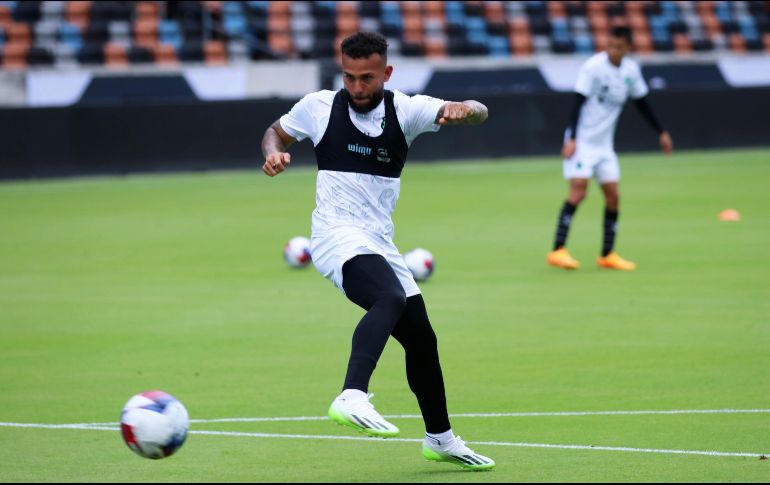 Santos entrena en la cancha del Shell Energy, donde hoy enfrentará al Dynamo. TWITTER/ClubSantos