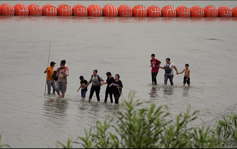 López Obrador agradeció a Biden por responder a la nota diplomática que envió México el 14 de julio, cuando advirtió que la barrera instalada viola el Tratado de Aguas entre ambos países. AP / E. Gay