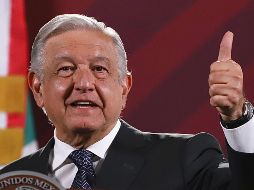 López Obrador mandó besos e hizo con sus manos el símbolo de 