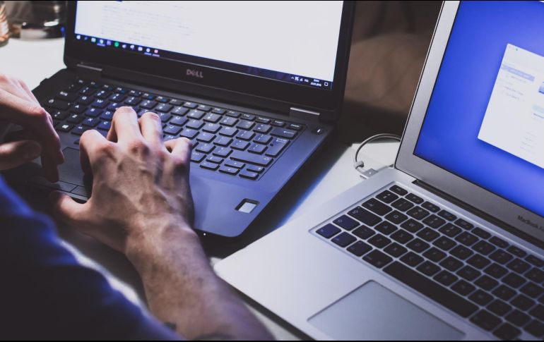 En México existen tres tipos de jornada según el turno a desempeñar. Foto de freestocks en Unsplash