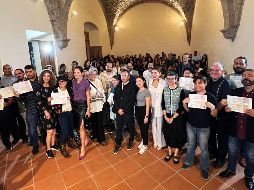 Entrega de los reconocimientos a los participantes de los Talleres de Profesionalización Literaria. EL INFORMADOR/A. Navarro