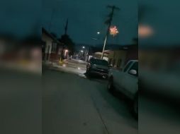 Anoche, en redes sociales comenzaron a circular videos que captaron aficionados con los que informaban el avistamiento de una impresionante bola de fuego en el cielo. ESPECIAL