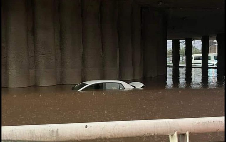 El retorno del Iteso quedó inundado. ESPECIAL