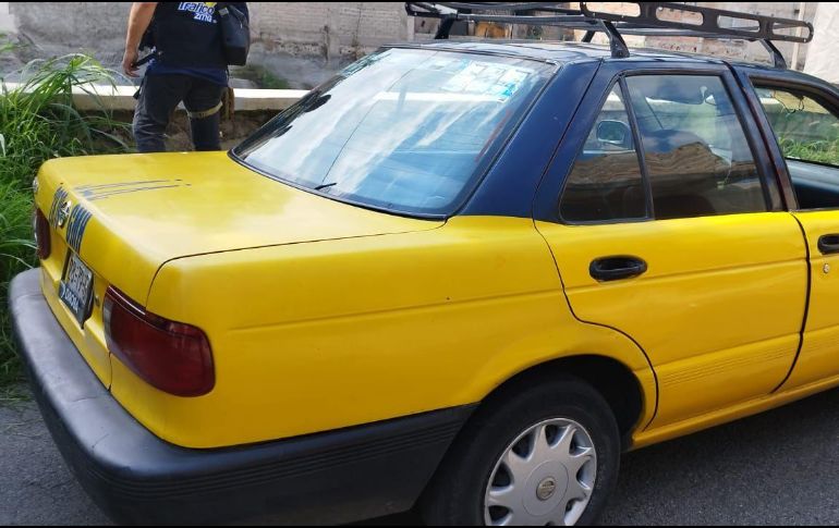 Los agentes observaron a dos individuos a bordo de un taxi y notaron que llevaban consigo un arma de fuego. ESPECIAL