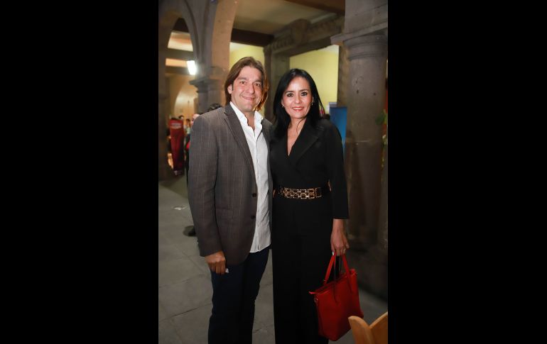 Héctor López y Claudia Castillo. GENTE BIEN JALISCO/ Tony MTZ @tonymtzphoto