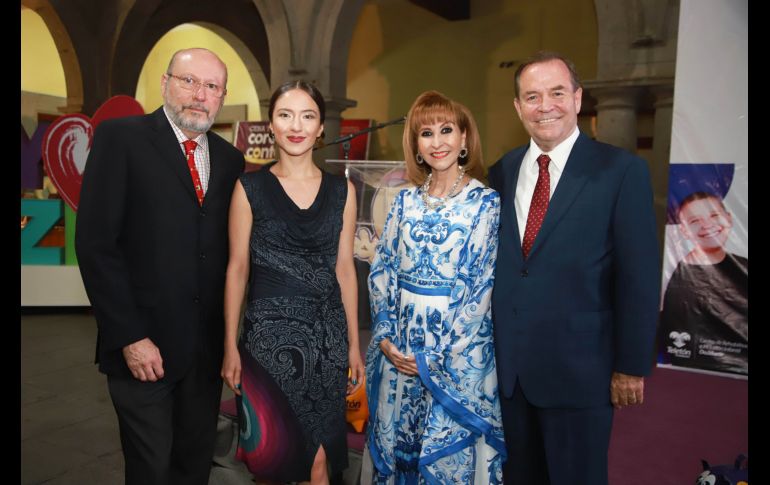 Martin Taha, Dulce Caritina, Thais Loera y Roger Smith. GENTE BIEN JALISCO/ Tony MTZ @tonymtzphoto