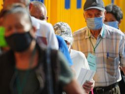 Ni el IMSS ni el ISSSTE han anunciado el adelanto del pago de la pensión. ESPECIAL