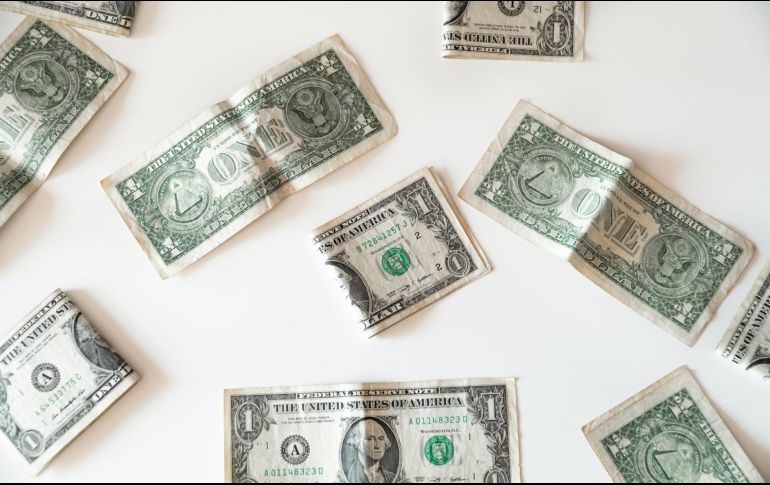 El peso mexicano se ubica en los mercados internacionales alrededor de los 16.75 pesos. Foto de Emilio Takas en Unsplash