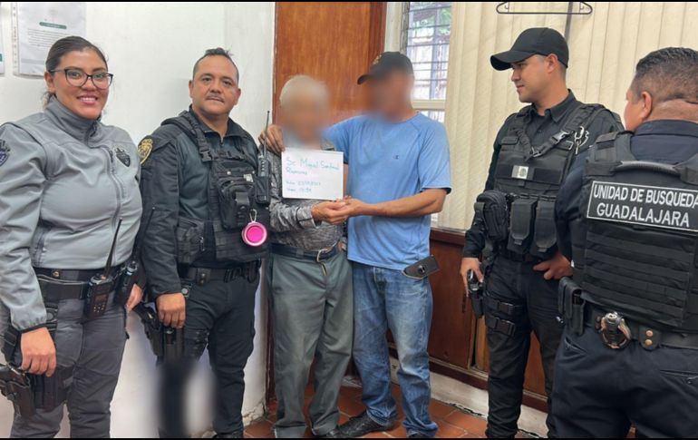 El adulto mayor estaba extraviado y los uniformados lo resguardaron en las oficinas del Parque General Luis Quintanar. ESPECIAL