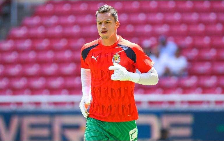 Todo parecía indicar que el titular en el arco de Chivas para la Leagues Cup sería el español Óscar Whalley, pero en el primer partido no fue así. IMAGO7