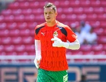 Todo parecía indicar que el titular en el arco de Chivas para la Leagues Cup sería el español Óscar Whalley, pero en el primer partido no fue así. IMAGO7