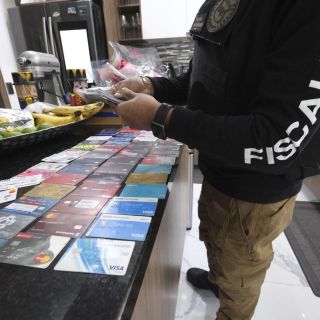 Detienen a defraudador venezolano con más de 100 tarjetas bancarias y seis terminales