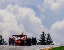 El tapatío de Red Bull arrancó la carrera en el octavo lugar. EFE / C. Bruna