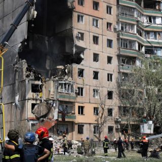 Misiles rusos impactan ciudad natal de Zelensky y mueren 6