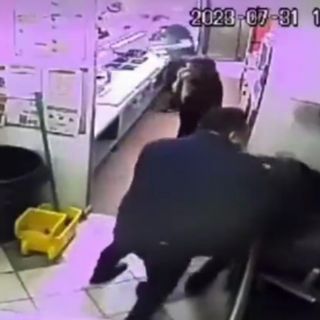 Captan golpiza a trabajador de restaurante en San Luis Potosí (VIDEO)