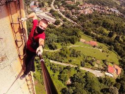 El accidente ocurrió después de que se quedara atrapado fuera del ático mientras practicaba un deporte extremo en el edificio. INSTAGRAM/@remnigma