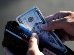 El peso mexicano se ubica en los mercados internacionales alrededor de los 16.89 pesos. EFE/ ARCHIVO