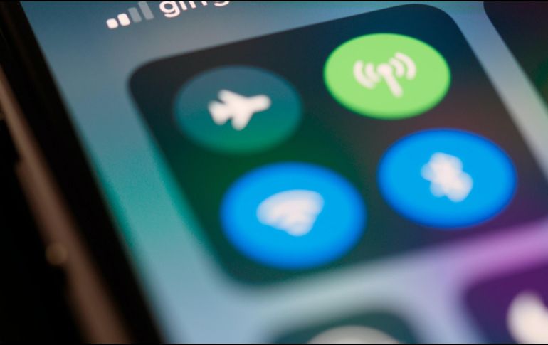 Dejar encendido el WiFi puede generar más daños que beneficios. Foto de Brett Jordan en Unsplash