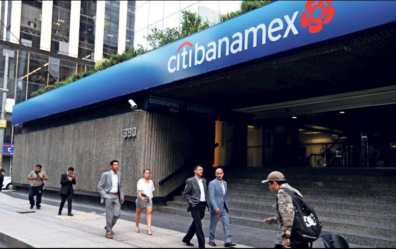 Andrés Manuel mencionó que un nuevo gobierno sí podría comprar Banamex  y que no sería mal negocio. SUN / ARCHIVO