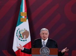 En conferencia de prensa se le cuestionó a Andrés Manuel que si transgrede el artículo 134 de la Constitución, a lo que respondió: ''Si usted ve que alguien se va a meter a un domicilio a robar pues lo tiene que denunciar''. EFE / ARCHIVO