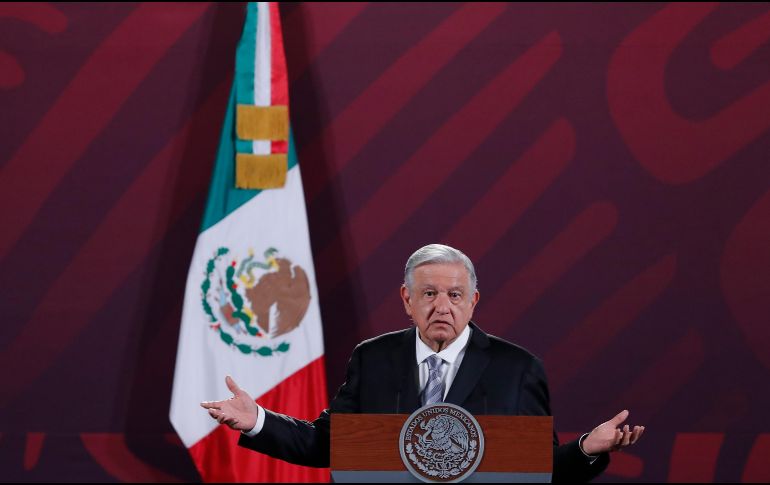 En conferencia de prensa se le cuestionó a Andrés Manuel que si transgrede el artículo 134 de la Constitución, a lo que respondió: ''Si usted ve que alguien se va a meter a un domicilio a robar pues lo tiene que denunciar''. EFE / ARCHIVO