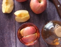 Consulta a tu médico antes de incluir vinagre de manzana en tu dieta. ESPECIAL / UNSPLASH
