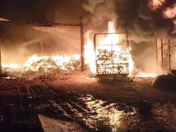 La Unidad Estatal de Protección Civil y Bomberos de Jalisco ha dicho que el siniestro está controlado y que no hay personas heridas. ESPECIAL
