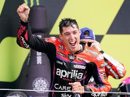 Aleix Espargaró fue el mejor del día al conseguir adelantar con una destreza. EFE/Tim Keeton impecable en la última vuelta al líder Francesco Bagnaia.