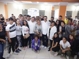 Carlos Lomelí se reunió con simpatizante de Morena en la colonia Flores Magón en Guadalajara. ESPECIAL/Carlos Lomelí