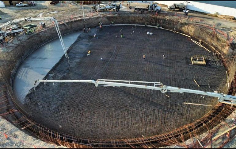 La empresa Cemex realizó un colado masivo en un tiempo récord de 32 horas. ESPECIAL