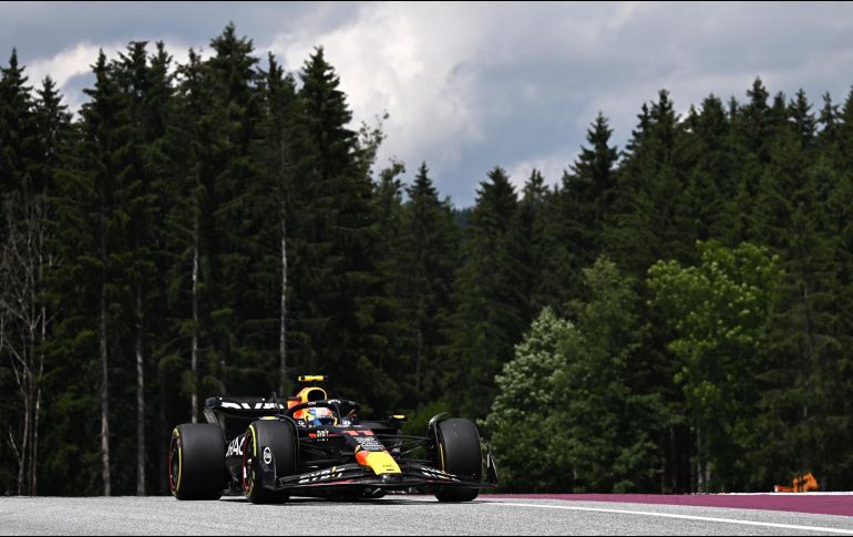 Con Max Verstappen como líder, el mexicano Sergio 